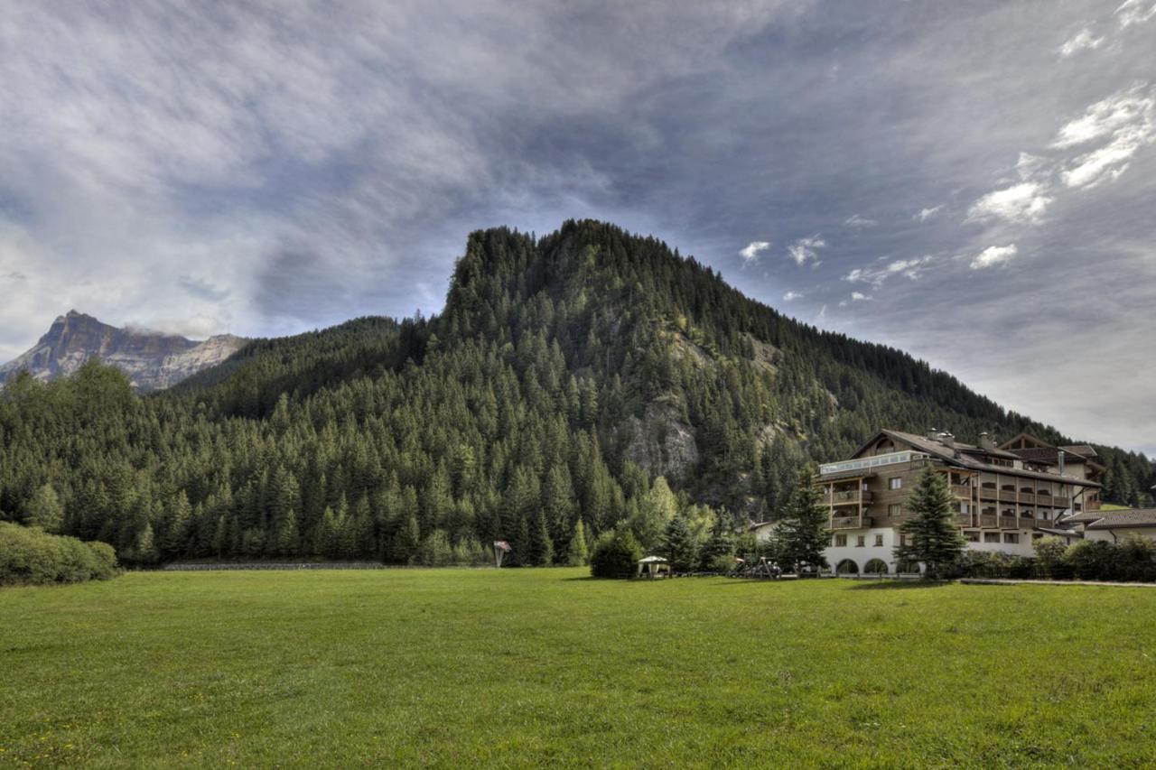 Hotel La Tambra Corvara In Badia Exterior photo